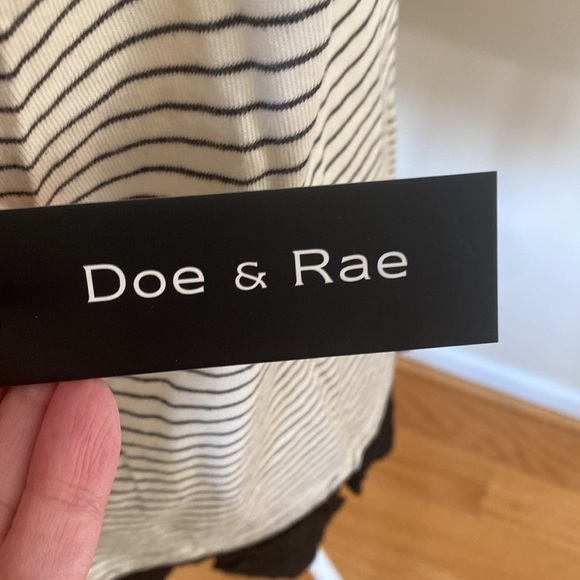 Doe & Rae ladies striped tunic style blouse NWT - Picture 6 of 6